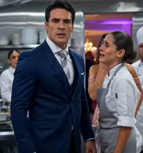 La amante humilló a la “cocinera” frente al CEO, sin saber que ella es la madre de la hija secreta que él tanto busca. 😭👨‍👩‍👧