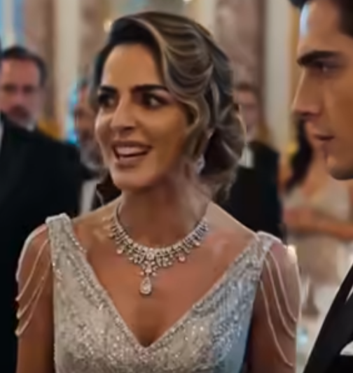 Ella lo humilló frente a toda la élite exigiéndole que se fuera, sin saber que el banquete se celebraba en su propia mansión. 😭🍷