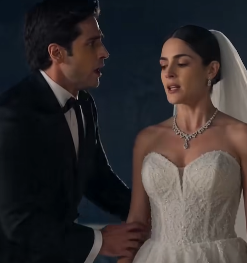 La suegra le arrebató el anillo de bodas y lo arrojó al vacío por considerarla pobre, sin saber que la novia era la dueña del banco de su familia. 💍😱